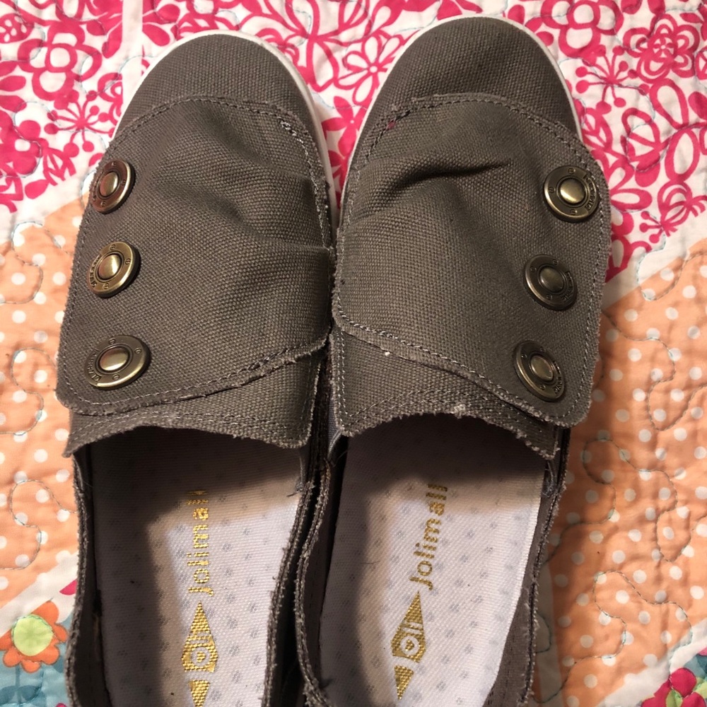 Shoes - Picture 2 of 3